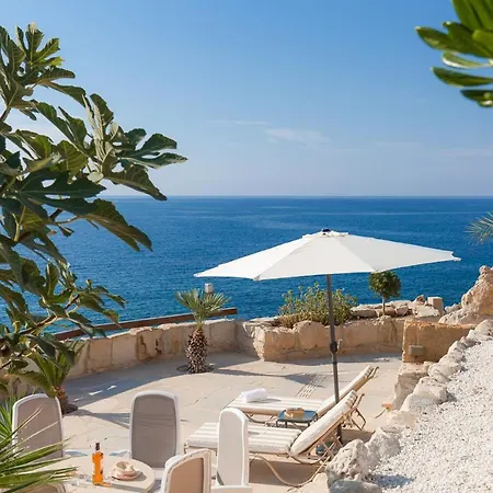 Mia Paphos